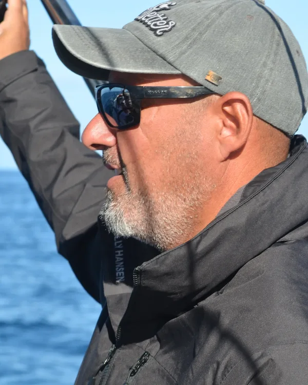 Misael — Skipper & Guide cétacés